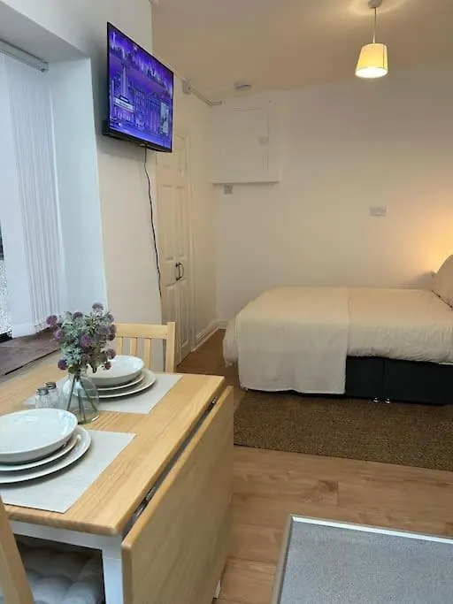 Cosy Gem In Cardiff Apartment 0*,